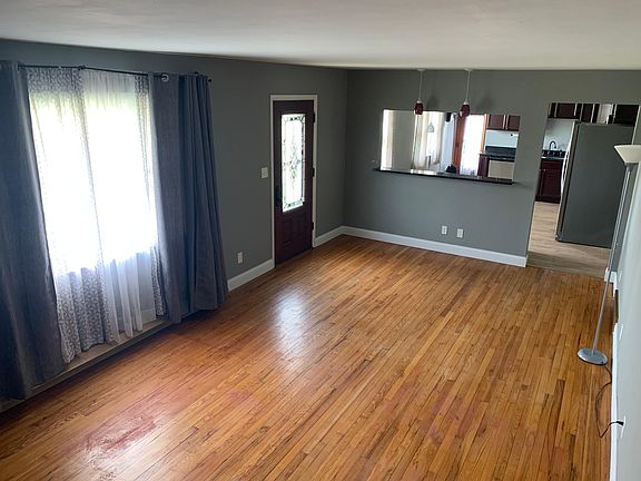 5th image of 3951 Graham Dr