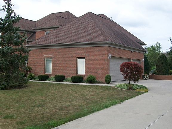 3rd image of 1340 W Riverview Ave