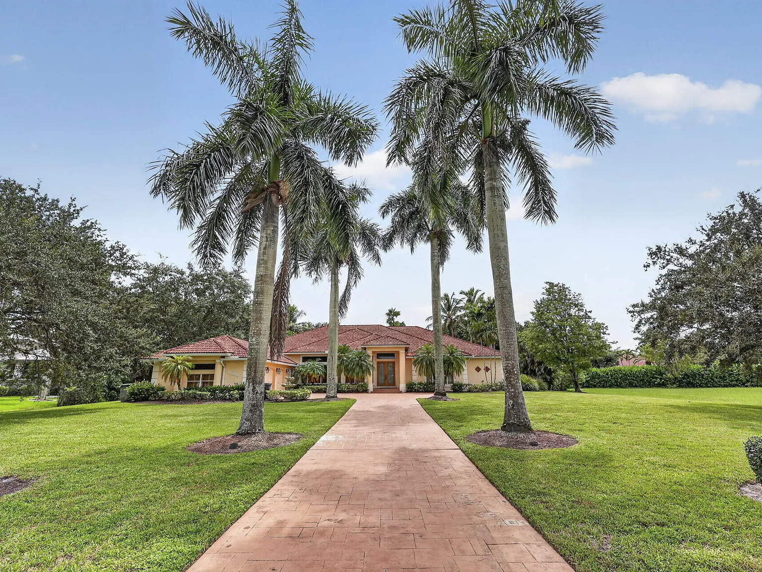 5 bed, 3.5 bath, 3248 sqft, $7,500 — Photo 4