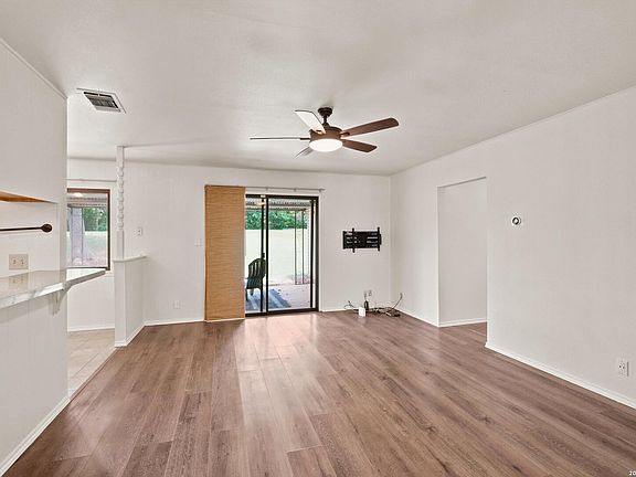 5th image of 7829 VILLAGE OAK DR