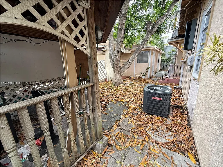 1719 Hayes St — Photo 12