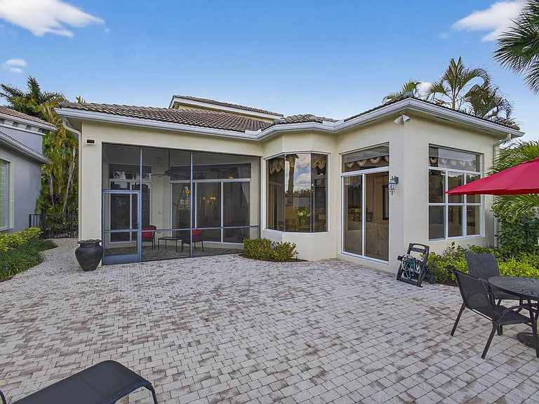 207 Andalusia Dr — Photo 32
