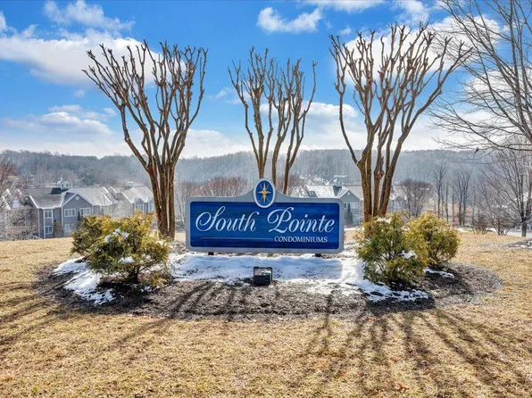 335 S Pointe Shore Dr, Moneta, VA 24121