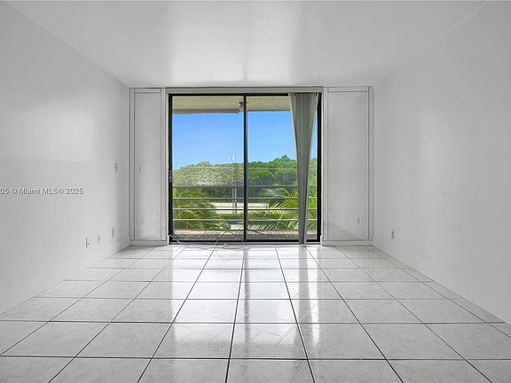 2nd image of 2935 NE 163rd St APT 4B