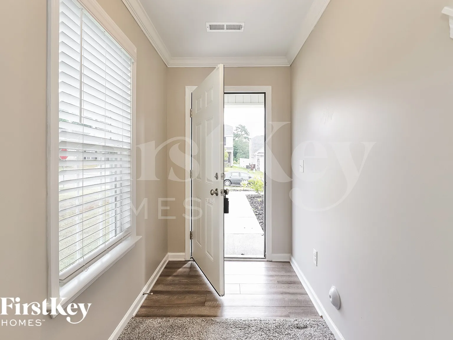3 bed, 2.5 bath, 1880 sqft, $2,400 — Photo 3