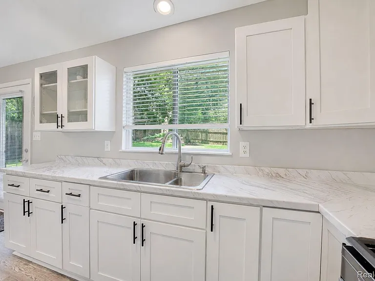 4165 Highcrest Dr — Photo 13