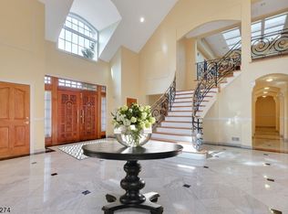 53 Burnet Hill Rd, Livingston, NJ 07039