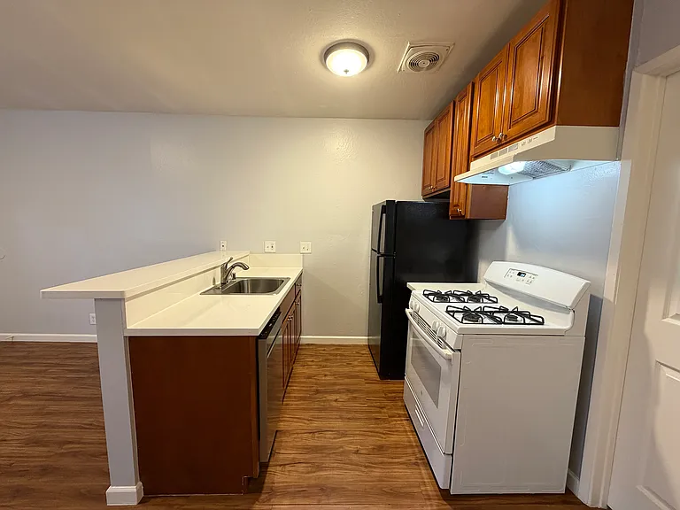 Tahoe Terrace Apartments — Photo 3