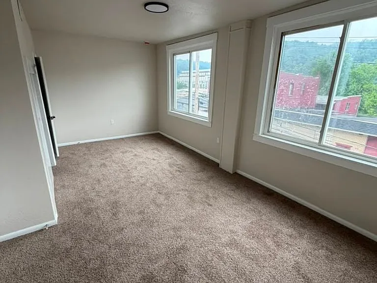 740 Middle Ave — Photo 7