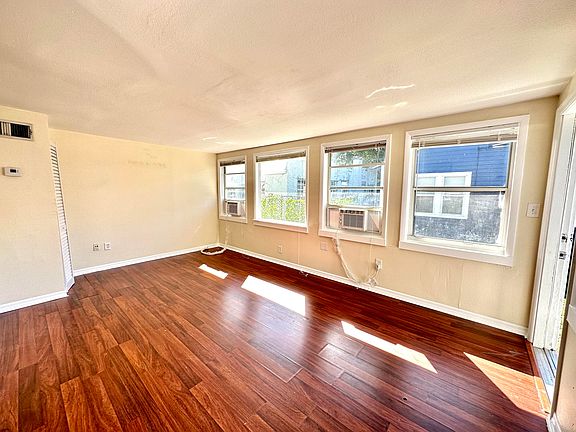 2nd image of 517 Kanuga Dr APT 3