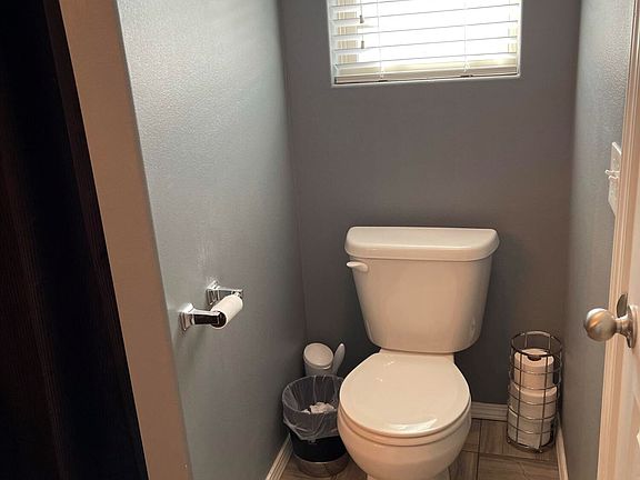 4th image of 102 Country Oak Dr