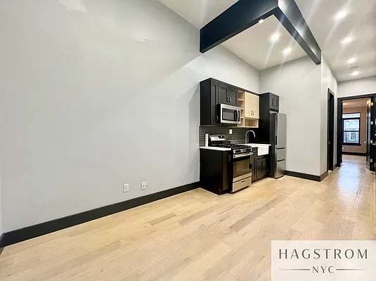 Rented by Hagstrom Management Inc | media 44