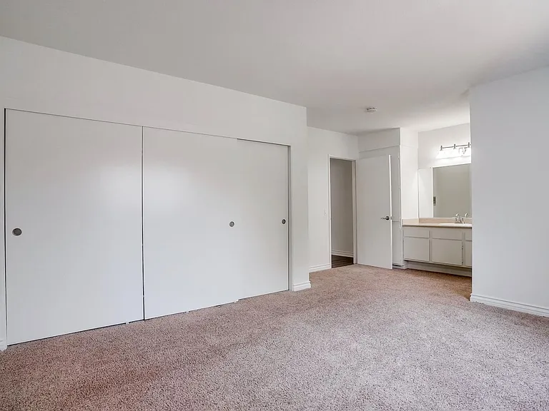 520 W. Wilson — Photo 12