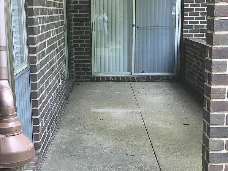 29 Stonehenge Cir #1 — Photo 2