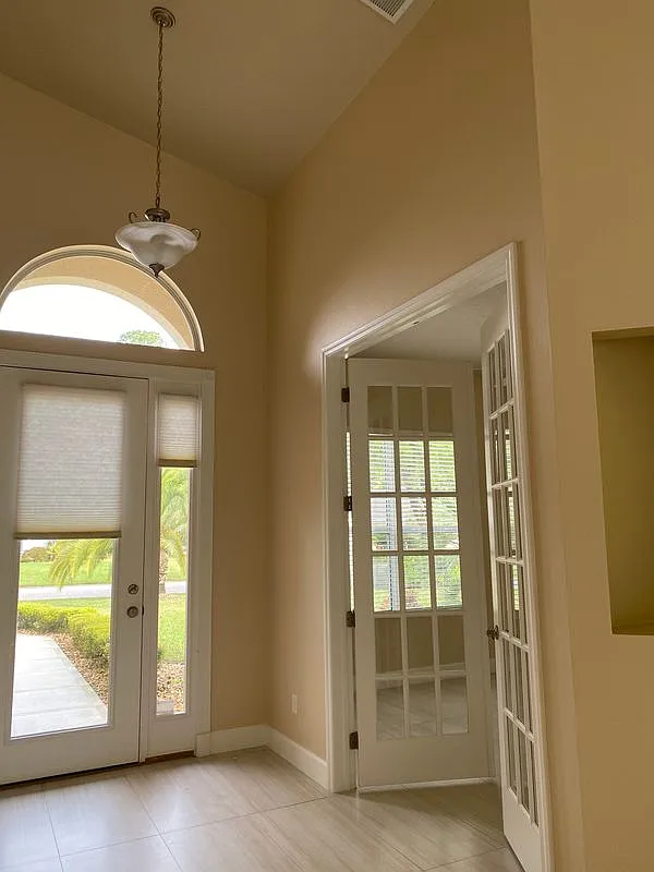 3 bed, 2.0 bath, 1938 sqft, $2,800 — Photo 2