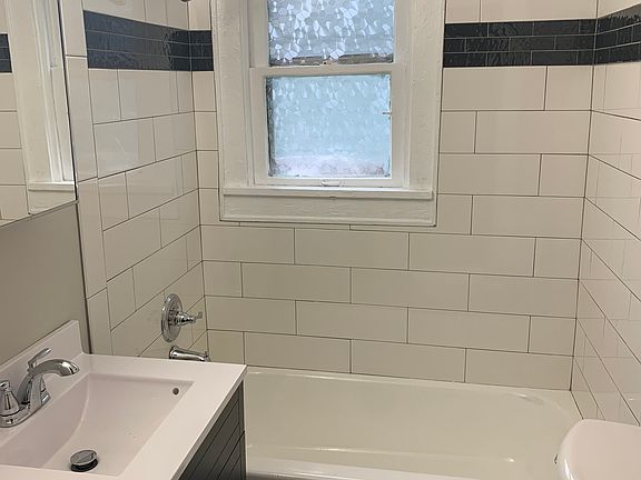 3rd image of 212 E 10th St #4