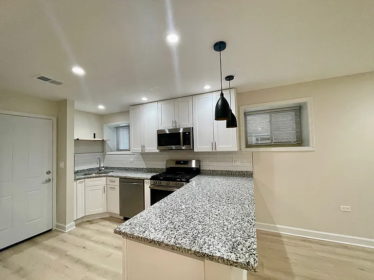 4845 N Kostner Ave #B — Photo 7