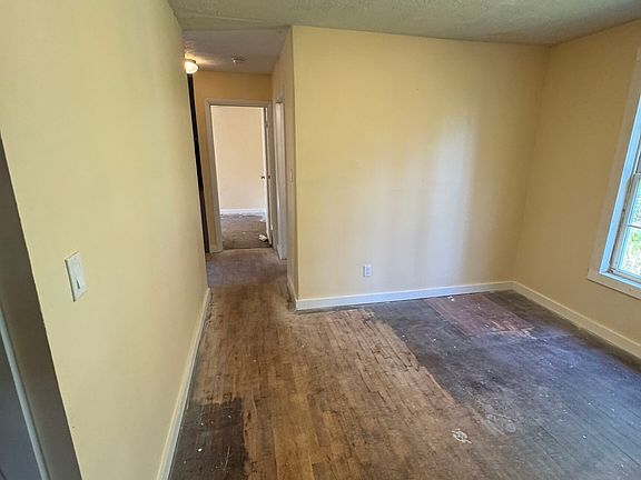 5th image of 1036 Shrine Club Rd