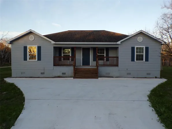 1407 Avenue K, Danbury, TX 77534