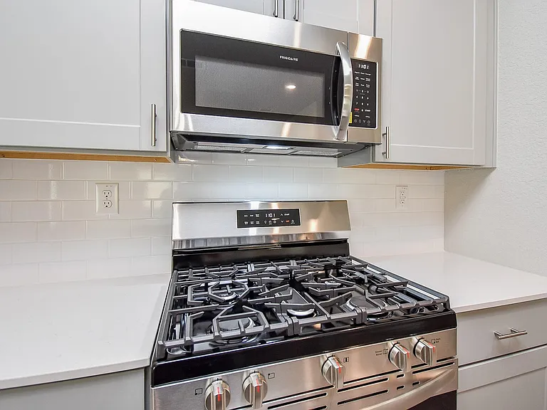 8006 Camphor Ct — Photo 9