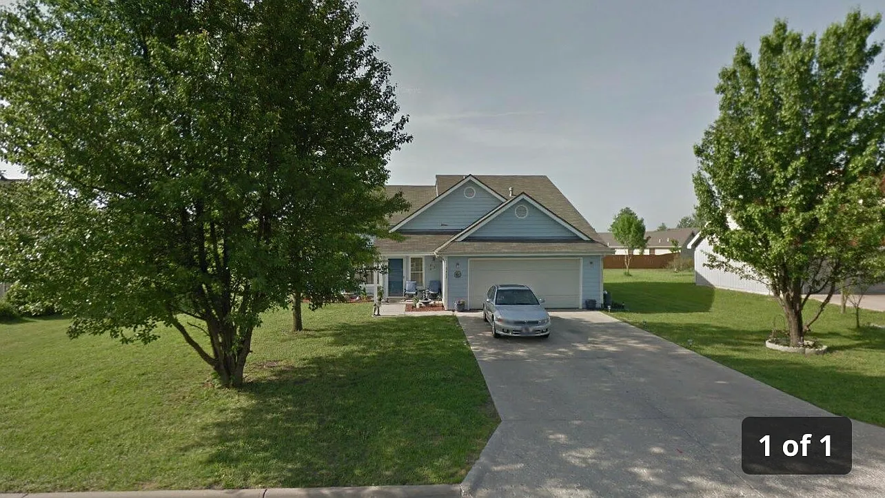 5 bed, 2.5 bath, 2500 sqft, $2,150 — Photo 1