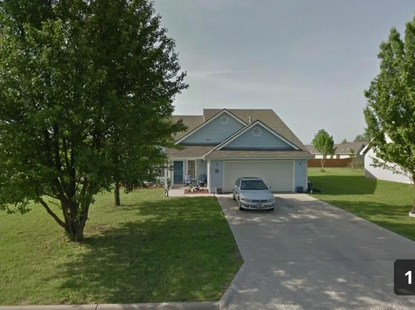 3417 W 28th St, Lawrence, KS 66047