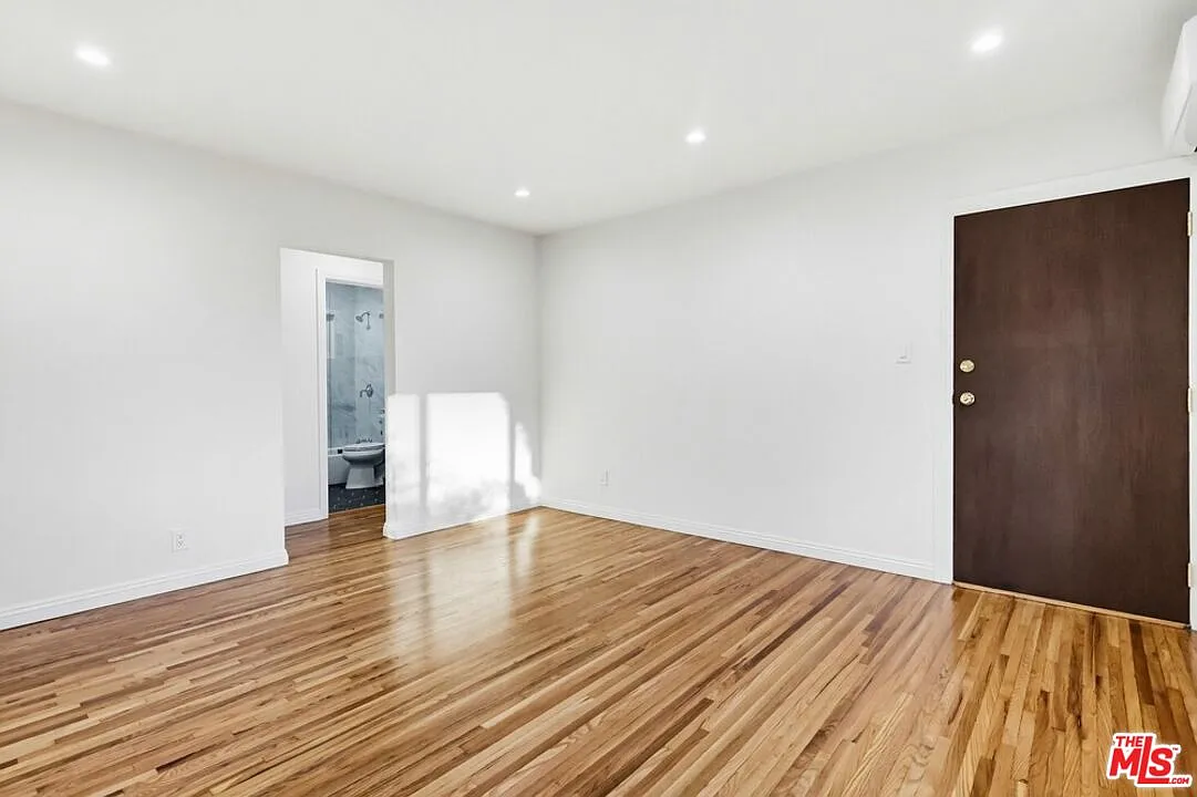 1 bed, 1.0 bath, 700 sqft, $3,600 — Photo 3