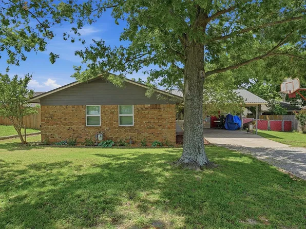 111 E Pecan St, Gunter, TX 75058