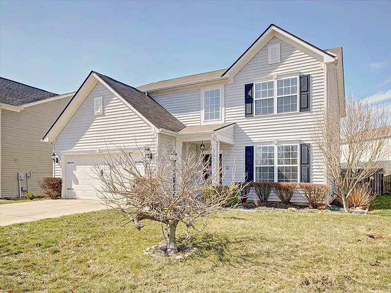 4 bed, 2.5 bath, 2486 sqft, $2,400 — Photo 2