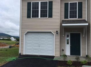 6861 Village Green Dr, Roanoke, VA 24019