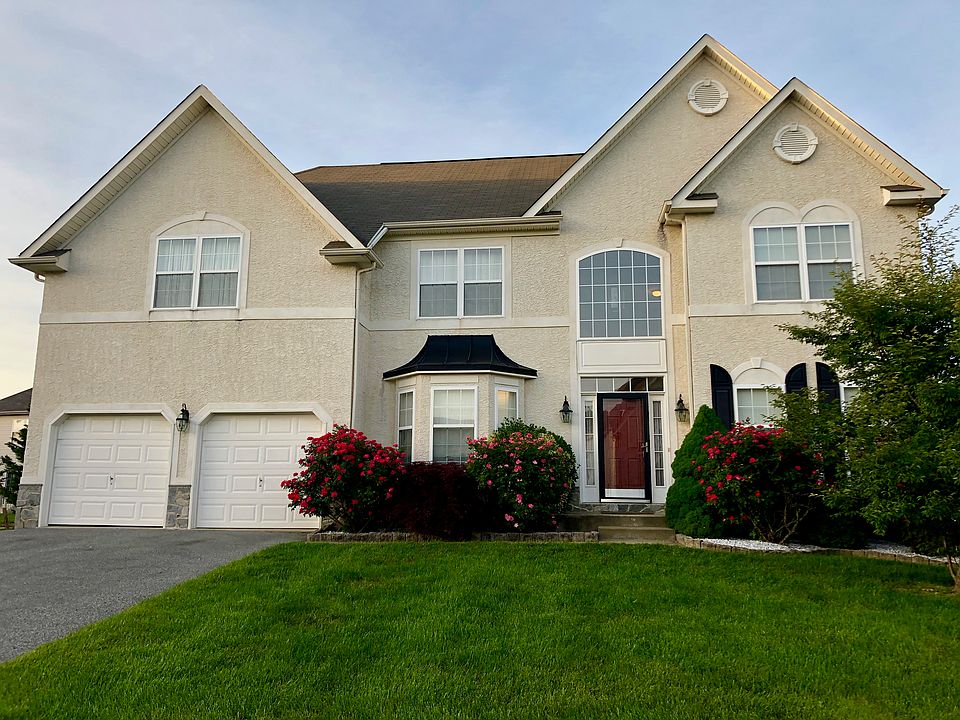 1st image of 7 Persimmon Dr