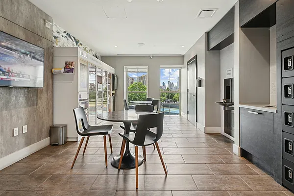 Rented by Greystar | media 55