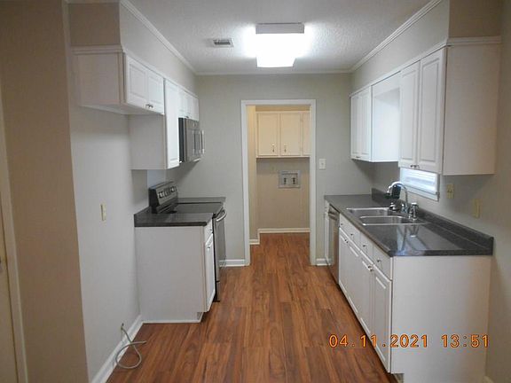 2nd image of 1713 Pinewood Dr