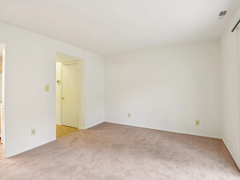 Howard Hills Rental Townhomes and Duplexes — Photo 40