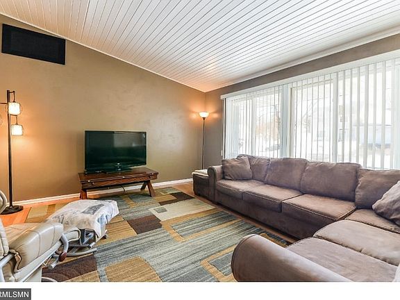 Main floor vaulted living room