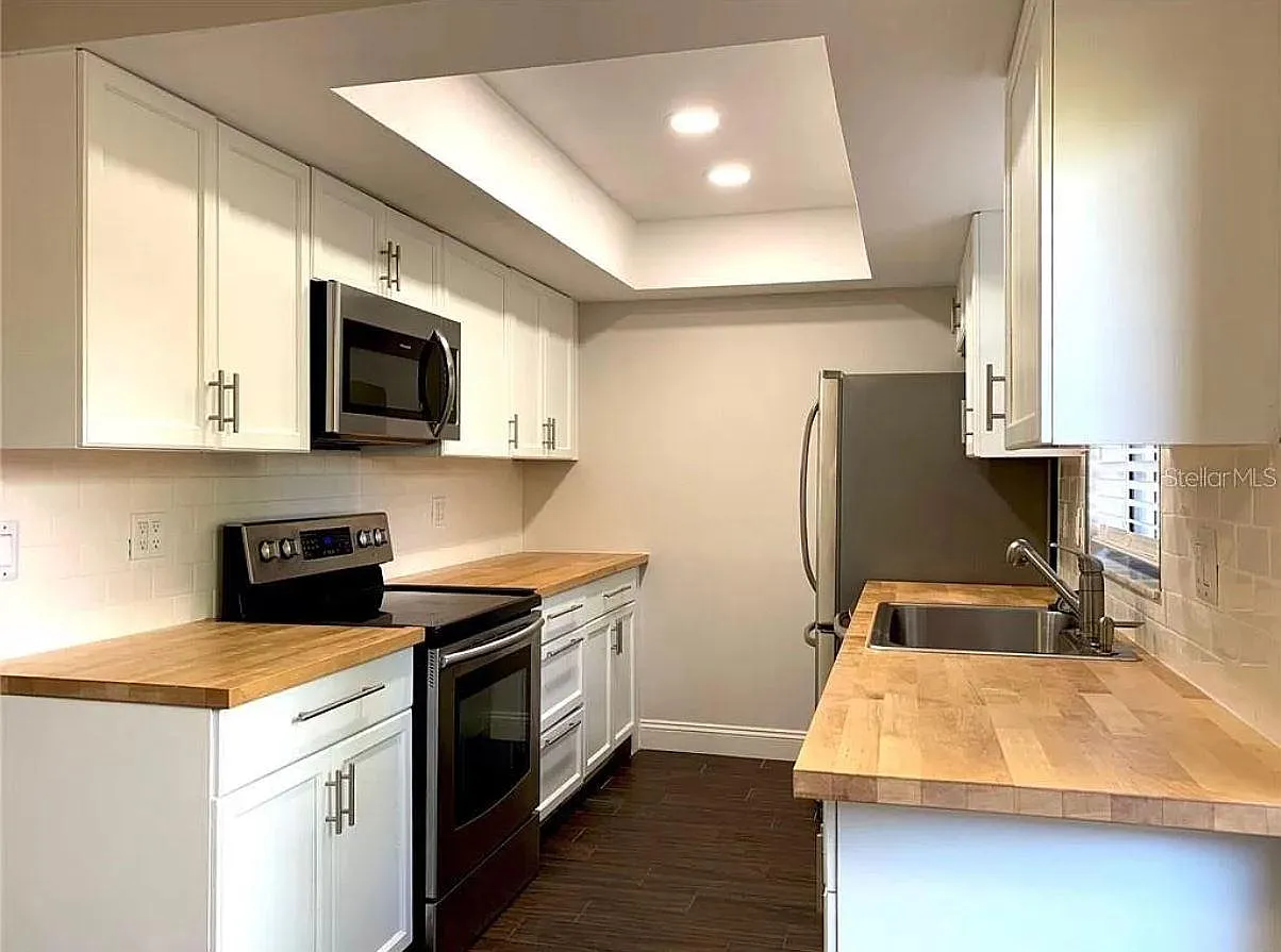 3 bed, 2.5 bath, 1151 sqft, $2,100 — Photo 2