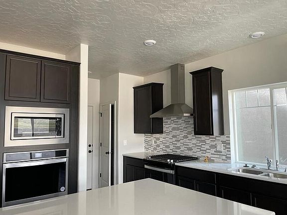 3rd image of 2889-4180 West St