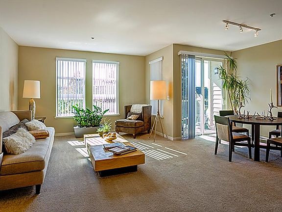 4th image of 516 Mansion Ct Unit 306