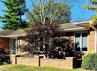 25 Oakmont Dr, Springfield, IL 62704