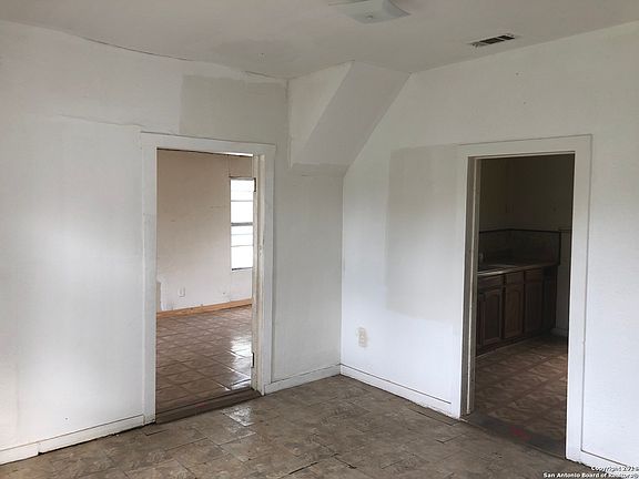 3rd image of 1137 N Center St