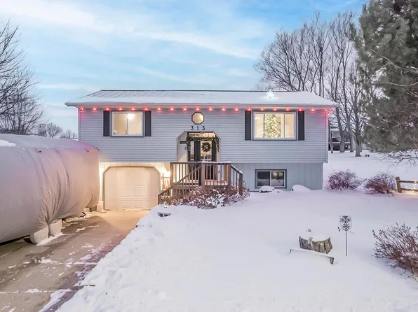 313 W Valley St, Dodgeville, WI 53533