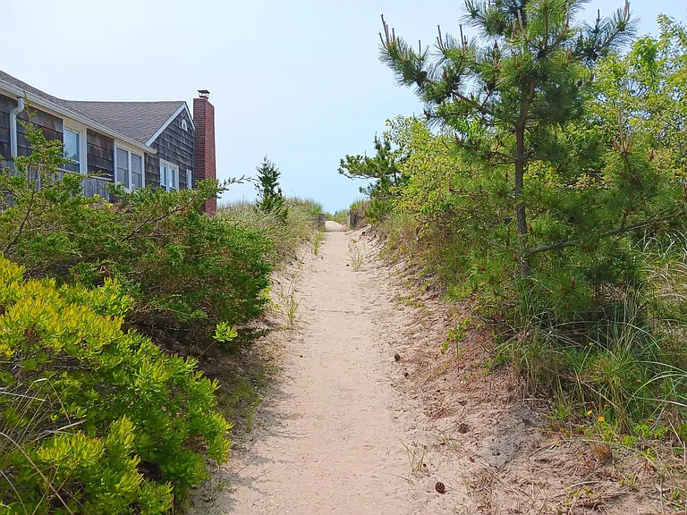 20 Beach Ave — Photo 11