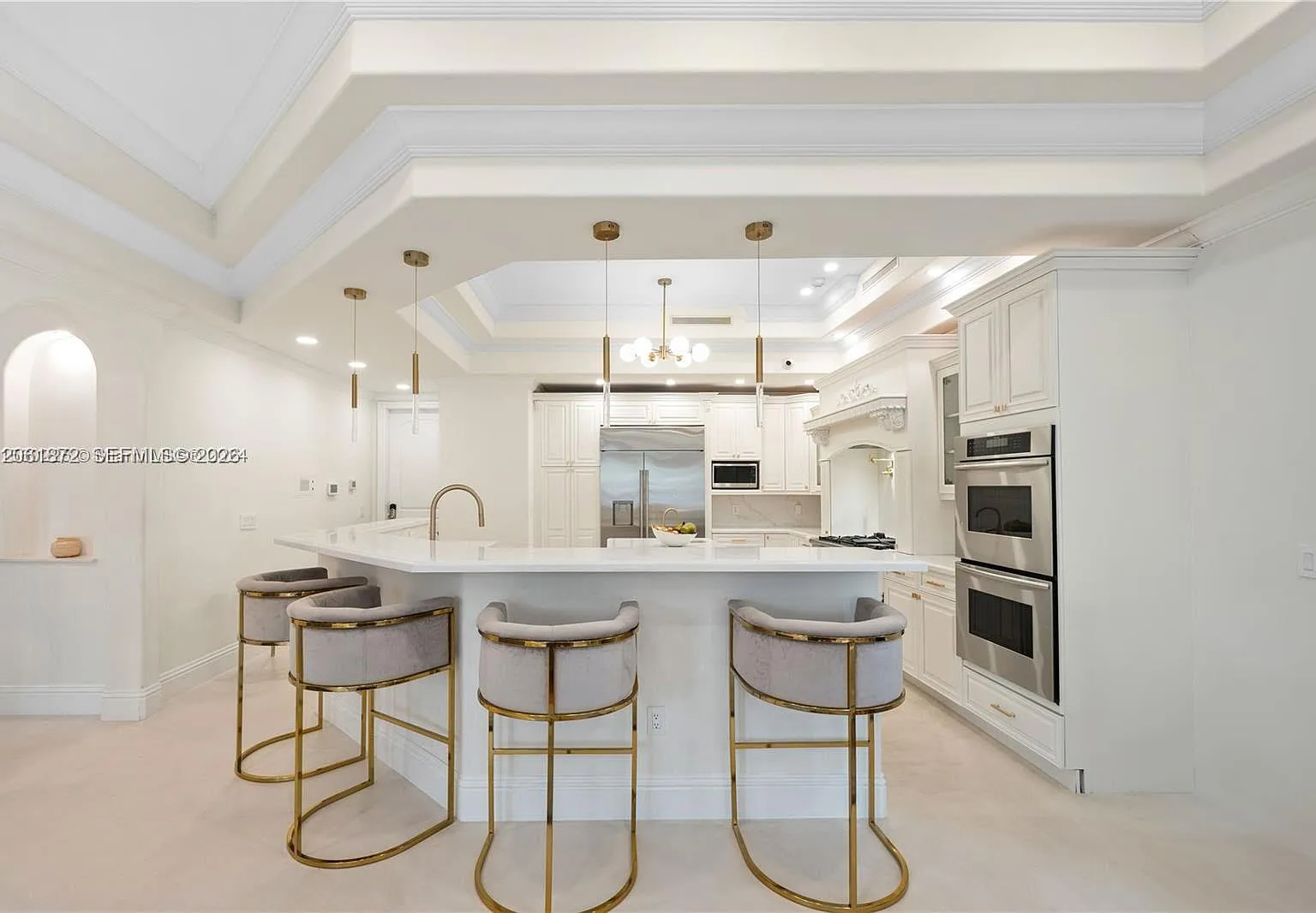 6 bed, 5790 sqft, $42,000 — Photo 2