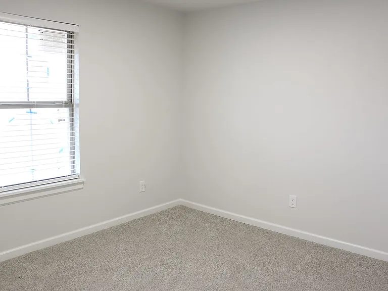 623 Trails End Dr — Photo 16