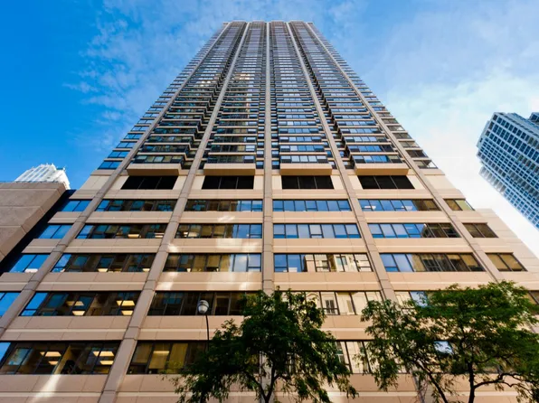 30 E Huron St, Chicago, IL