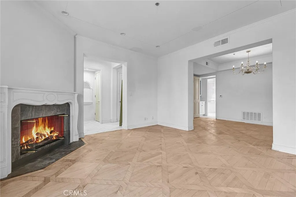 3 bed, 2037 sqft, $8,600 — Photo 4