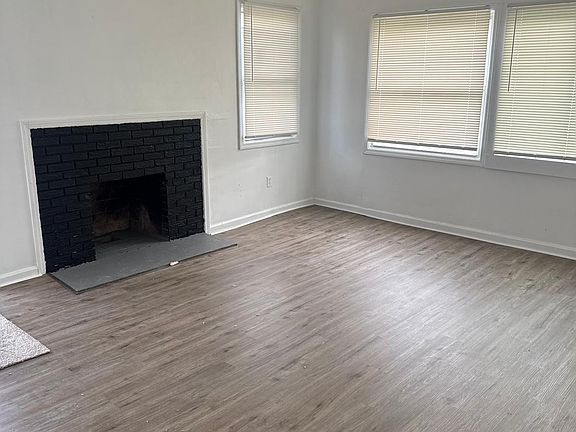 2nd image of 14811 Robson St