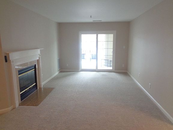 3rd image of 1100 Quaker Hill Dr APT 201