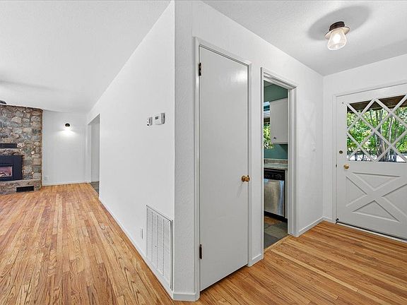 3rd image of 10552 Alta St