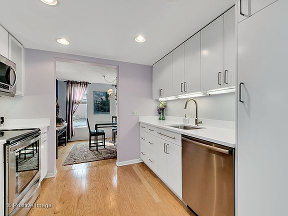 5th image of 1132 Curtiss St APT 1B